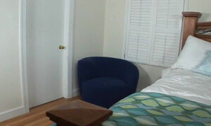 Взрослая парочка трахается в гостиничном номере