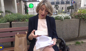 Леди за 40 щедро дает в попу и писю