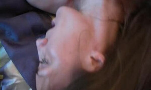 Пасынок в спальне натягивает киску мачехи на свой твердый член